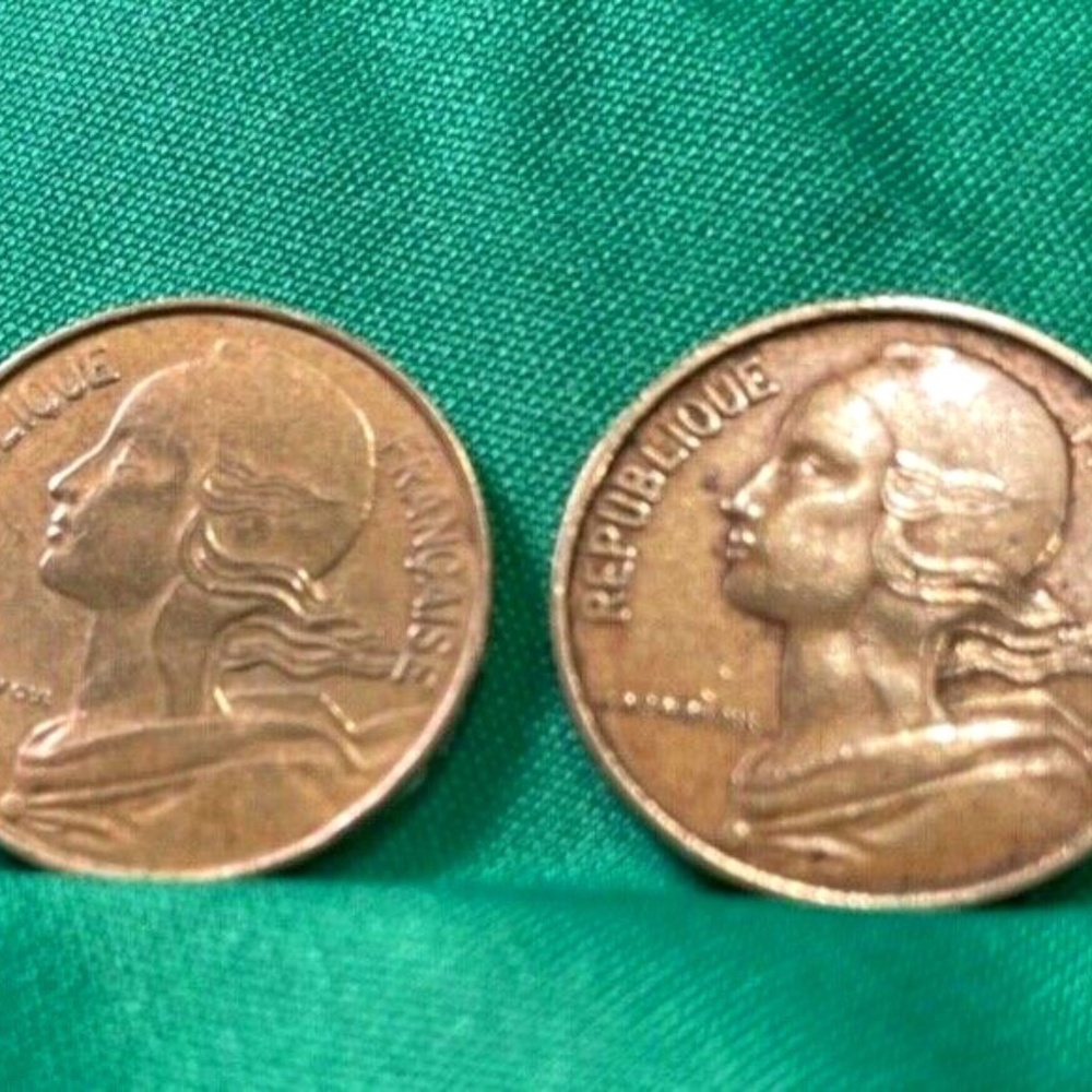 10 Centimes France 1975 And 1971 Coins With Well Defined Lines